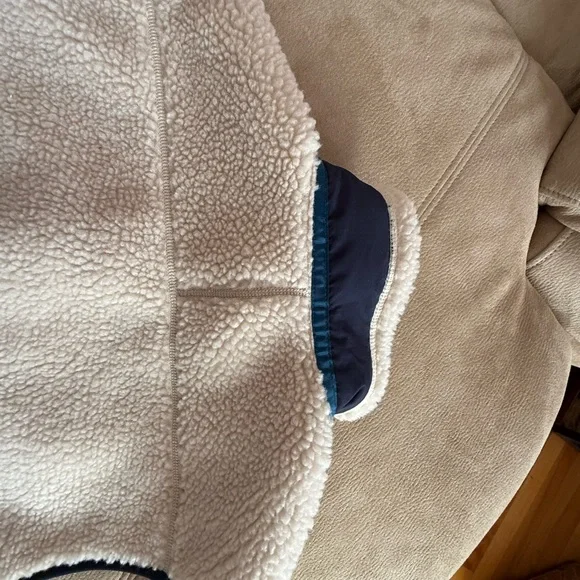 Patagonia Cream and Navy Fleece Vest - Picture 5 of 5